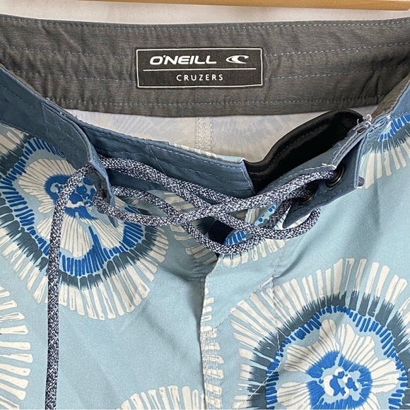 O'Neill Cruzers Blue and White Board Shorts with Tie-Dye Pattern Size 31 - Picture 15 of 16